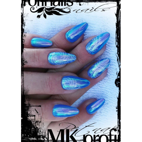 Nail art fait avec le Pigment Aurora