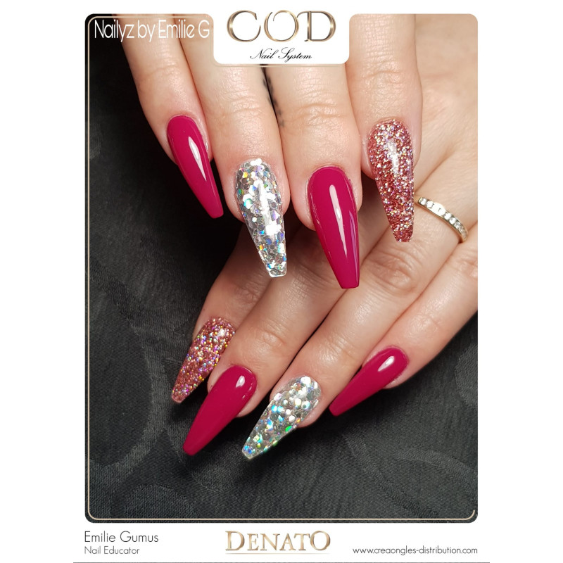 Manucure amande avec le Mix Holosilver