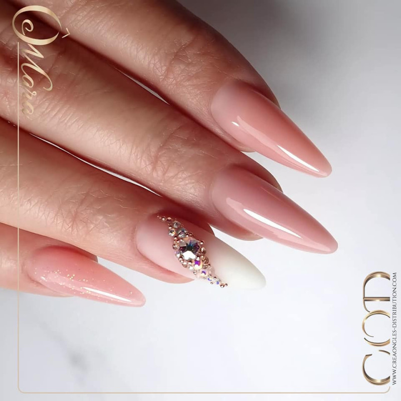 Almond fait avec le Acrygel Cover Natural