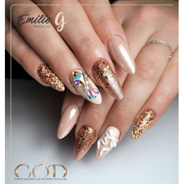 Amande faite avec le Electric Spark rose Gold