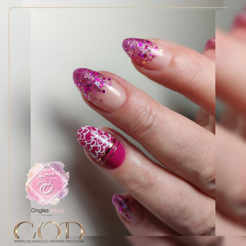 Almond fait avec le Gel couleur Melody