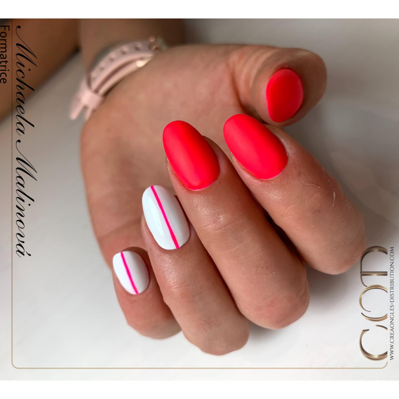Rounded fait avec le Gel couleur Neon Pinky