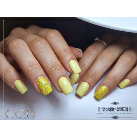 Square fait avec le Gel couleur Banana Palm