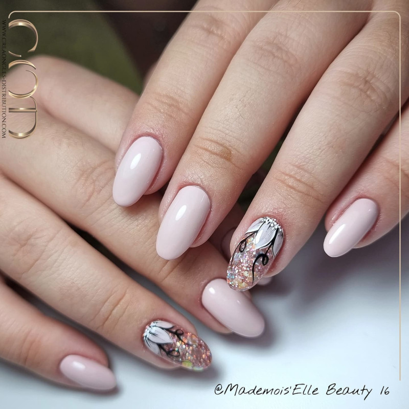 Nail art fait avec le Gel couleur Opaline