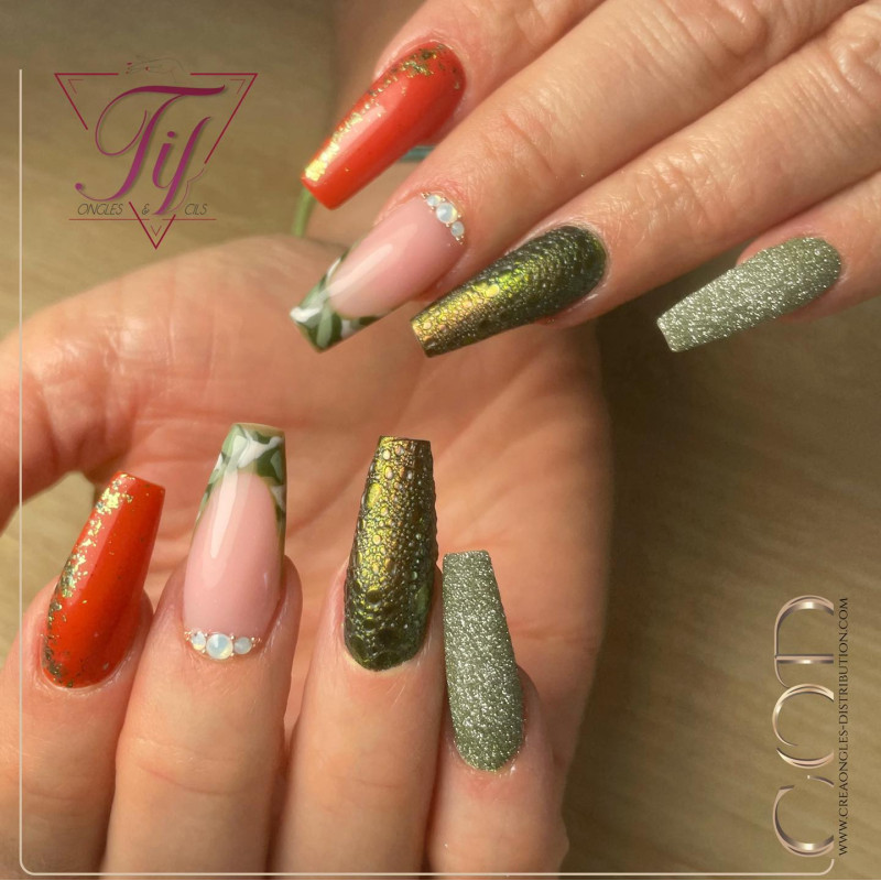 Square fait avec le Glitter Magic Dust Kaki