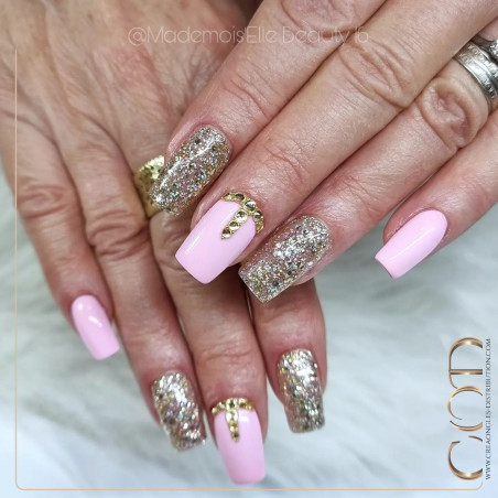 Nail art fait avec le Gel couleur Gold Party