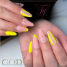 Almond fait avec le gel couleur sunshine