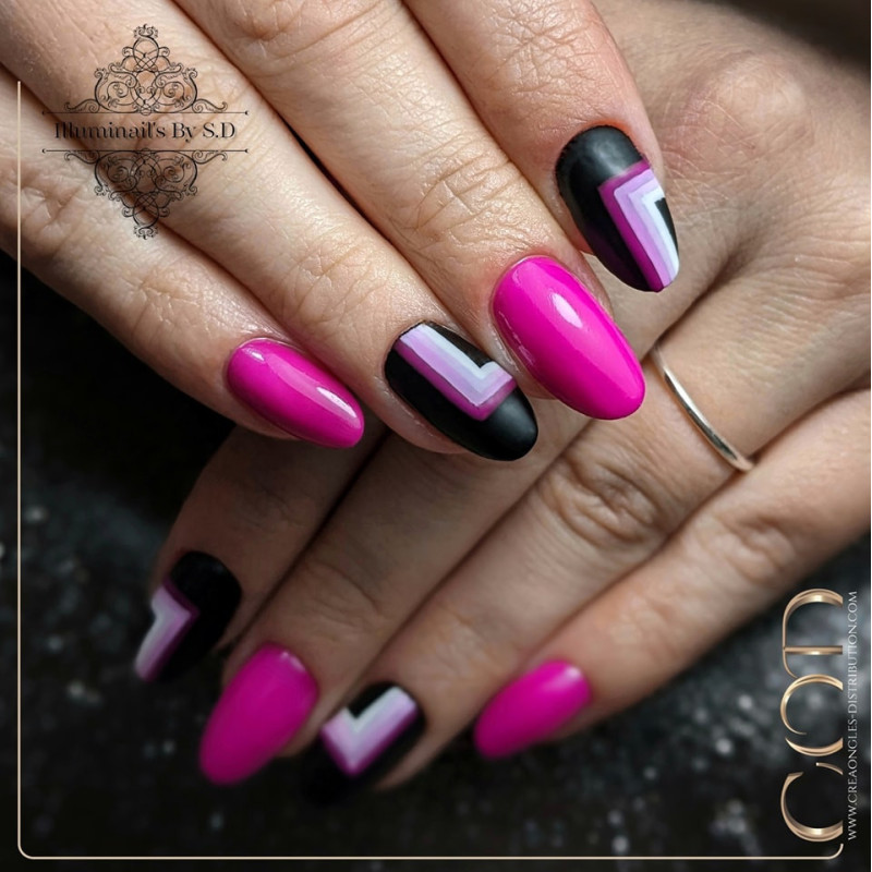 Oval fait avec le Gel couleur New Life