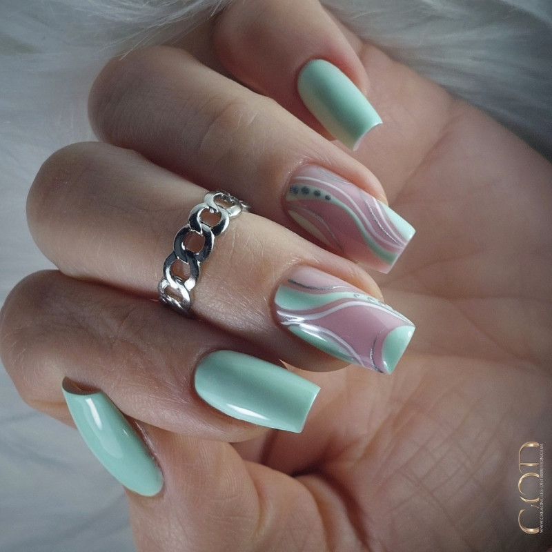 Square fait avec le Gel Couleur Dramatic