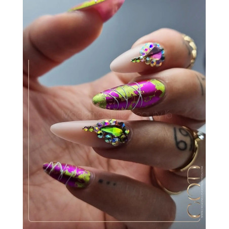 Almond fait avec le Spider Line White