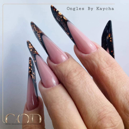 Stiletto fait avec le Flakes Cooper