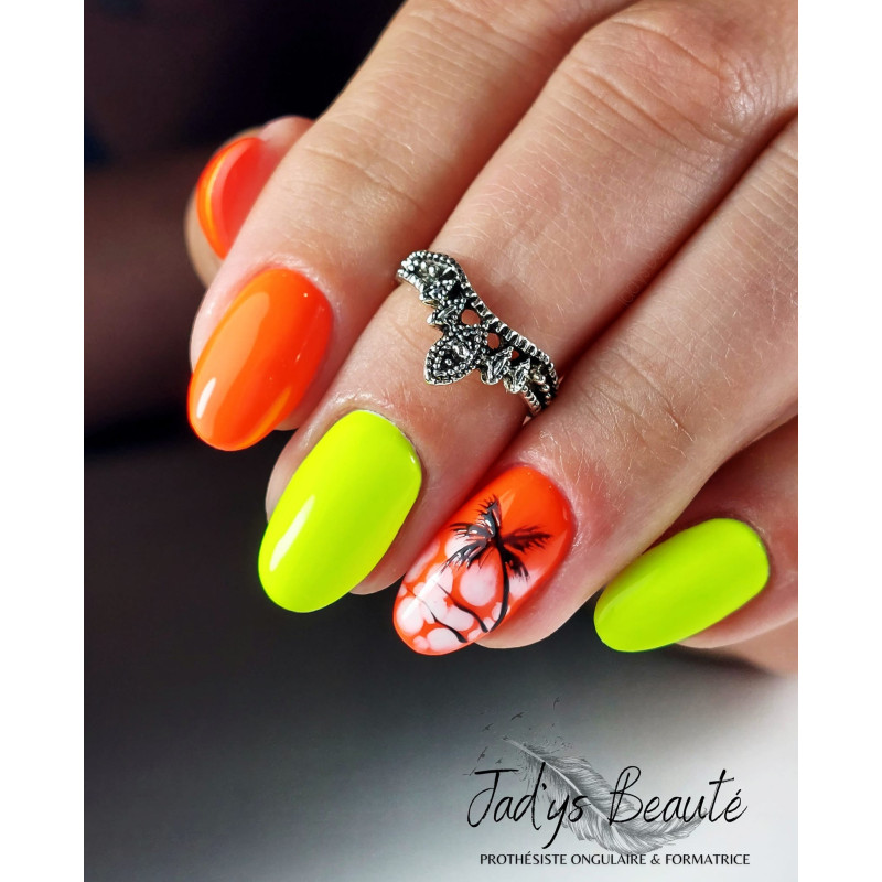 Rounded fait avec le Gel couleur Tropical Sun