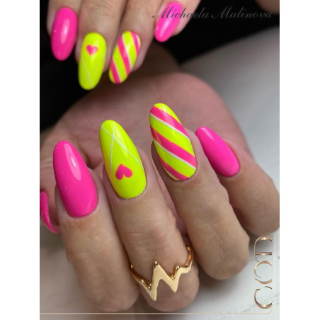 Almond fait avec le Gel couleur Tropical Sun