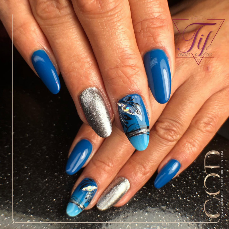 Square fait avec le Gel couleur Night City