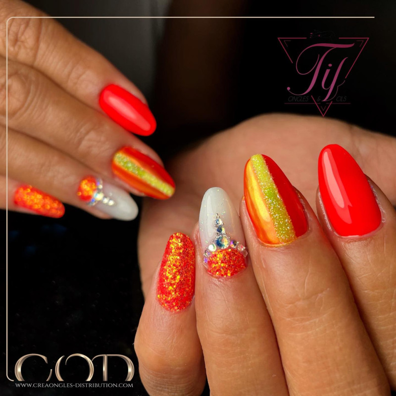 Nail art fait avec le Gel couleur Sunrise