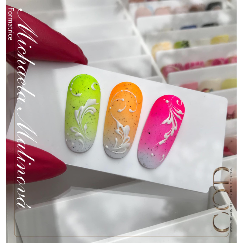Capsule faite avec le Gel couleur Neon Lemonade