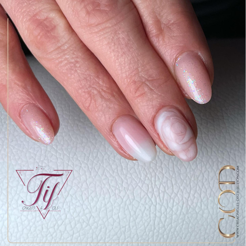 Rounded fait avec le Gel couleur Bling Bling