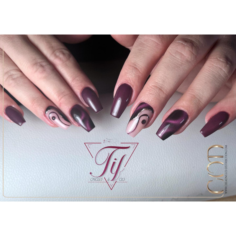 Square fait avec le Gel couleur Divine