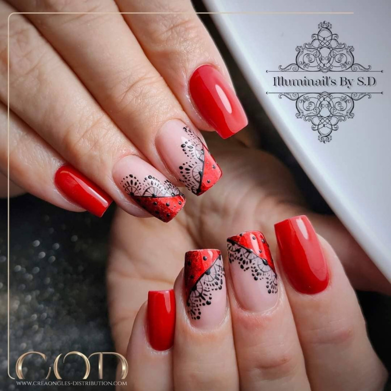 Pose artistique fait avec le Gel couleur Lipstick Red