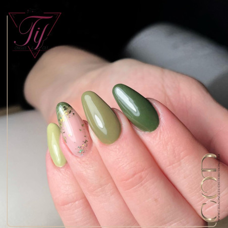 Almond fait avec le Gel couleur Jungle