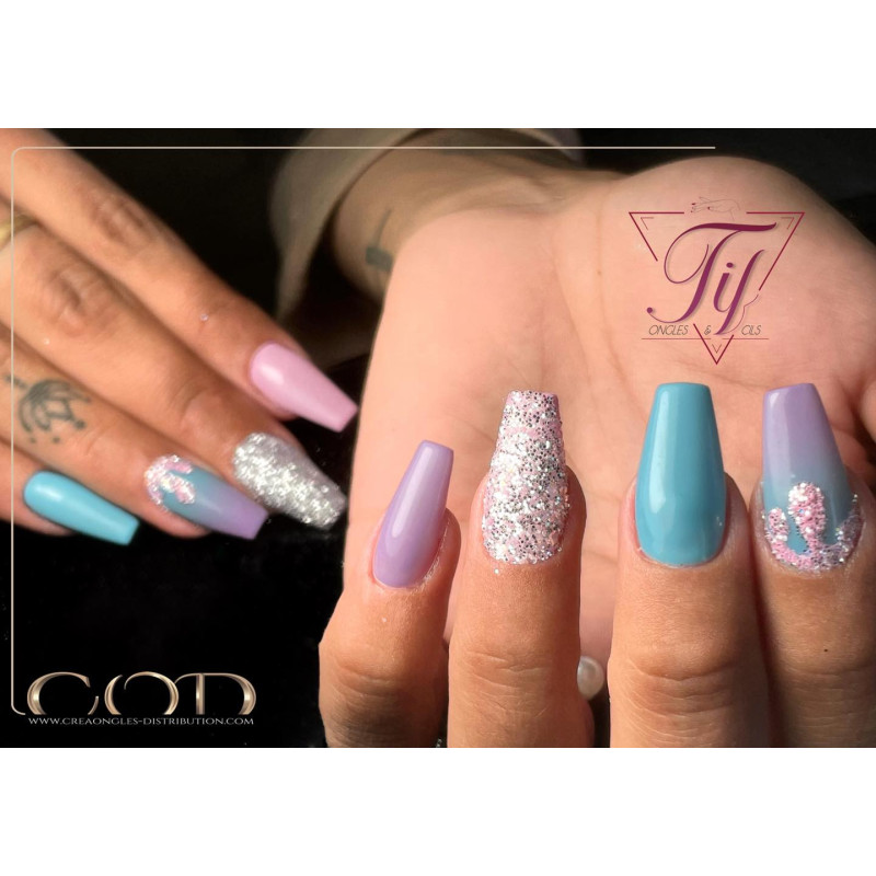 Square fait avec le Gel couleur Blue Silk