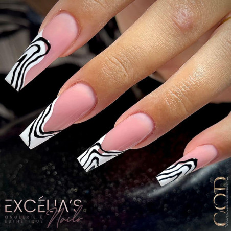 Nail art fait avec le Acrygel Cover Natural