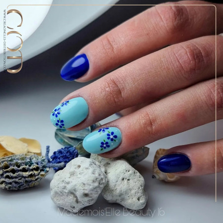 Pose artistique faite avec le My Color Blue Moon