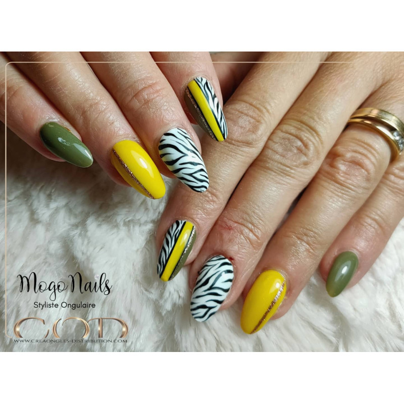 Nail art fait avec le My Color Baila Baila