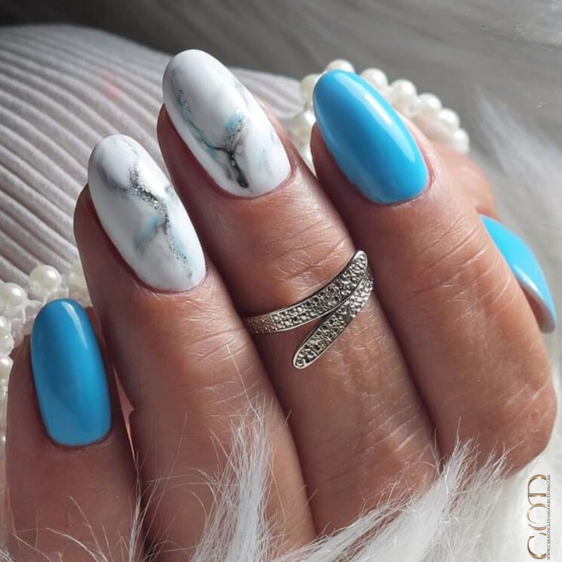 Oval fait avec le My Color Blue Mania
