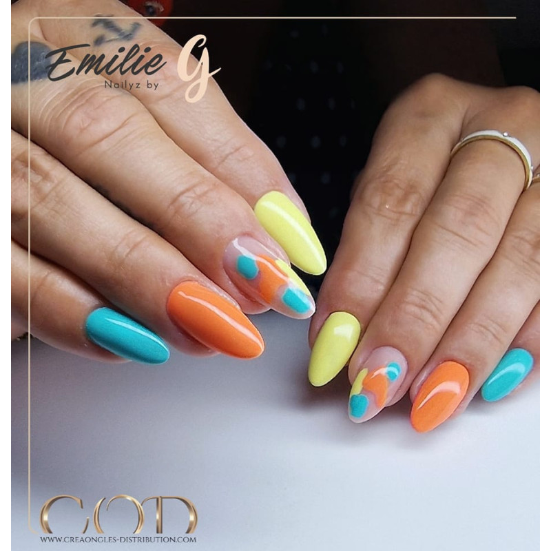 Nail art d'été fait avec le My Color Sunlight