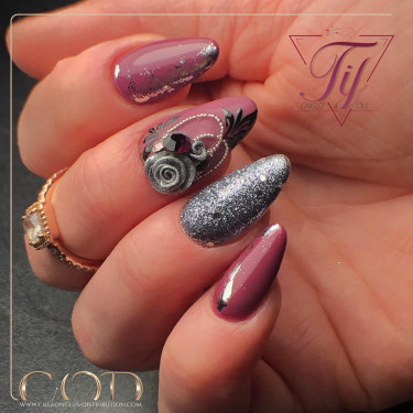 Amandes faites avec le Glitter Shine Dark Grey