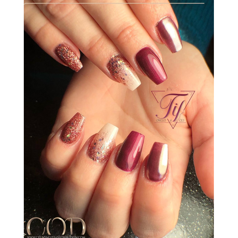 Nail art fait avec le Glitter Shine Pink Old