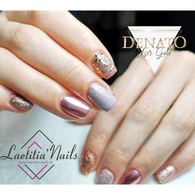 Manucure faite avec le Glitter Shine rose Gold 