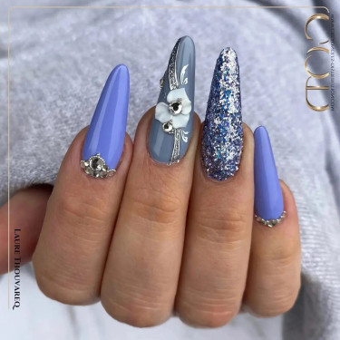 Stiletto fait avec le Electric Spark music