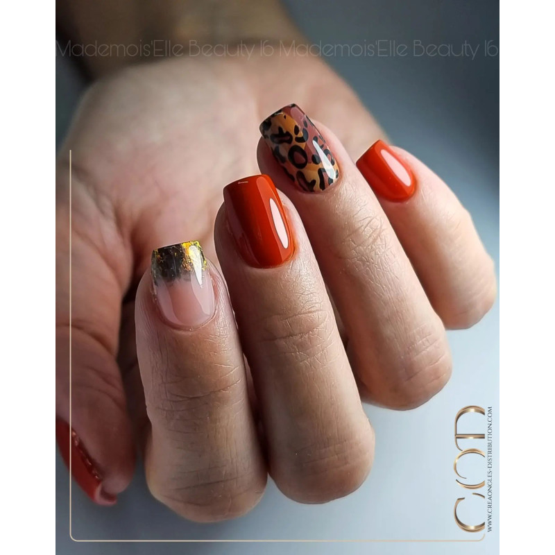 Manucure faite avec le Pigment Chromaflakes 11