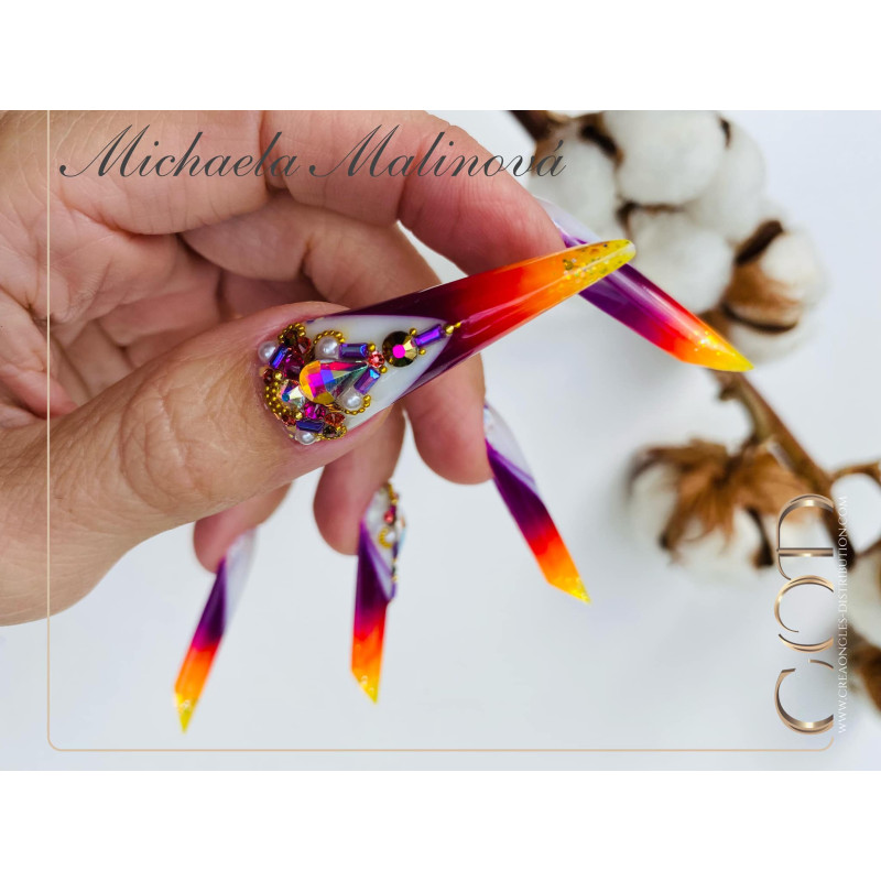 Stiletto fait avec le Pigment néon Purple