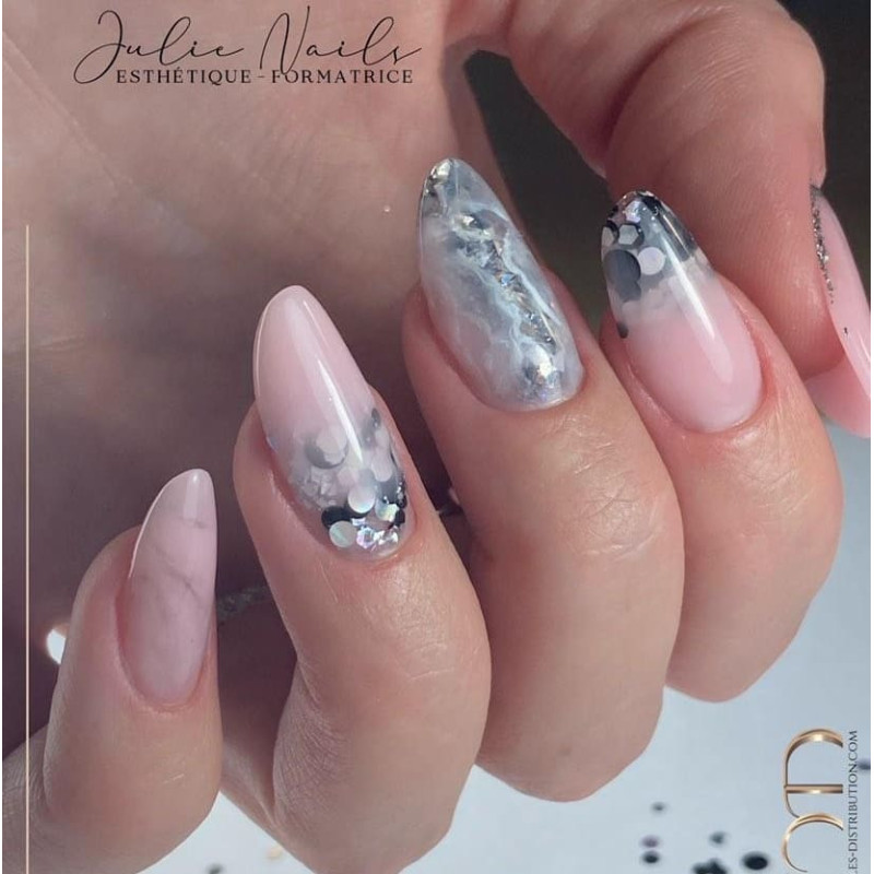 Almond avec le Mix Black and Color 4