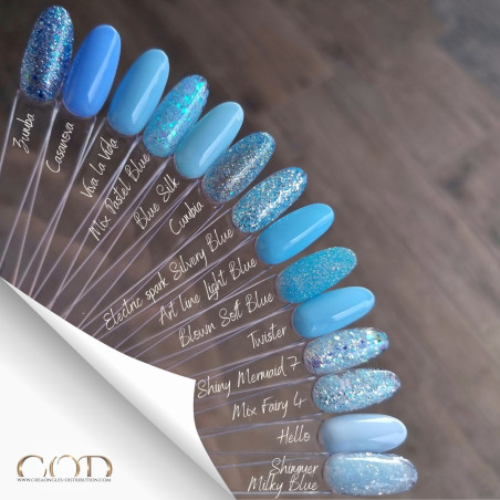 Gamme de bleu ciel dont le Gel couleur Blue Silk