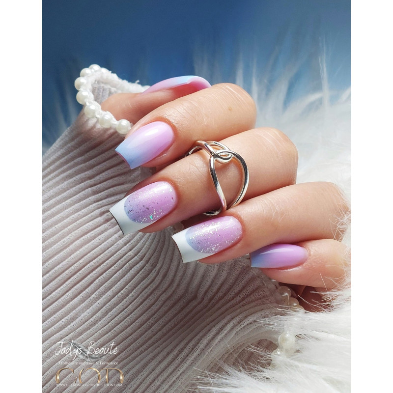 Pose artistique fait avec le Builder Color violet