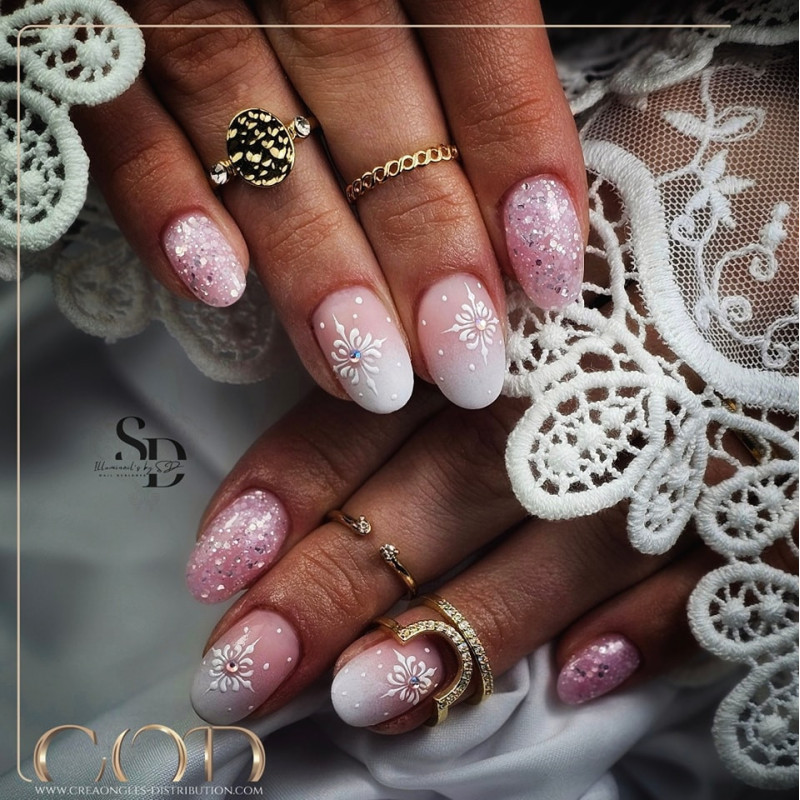 Nail art fait avec le Shimmer Line Pink