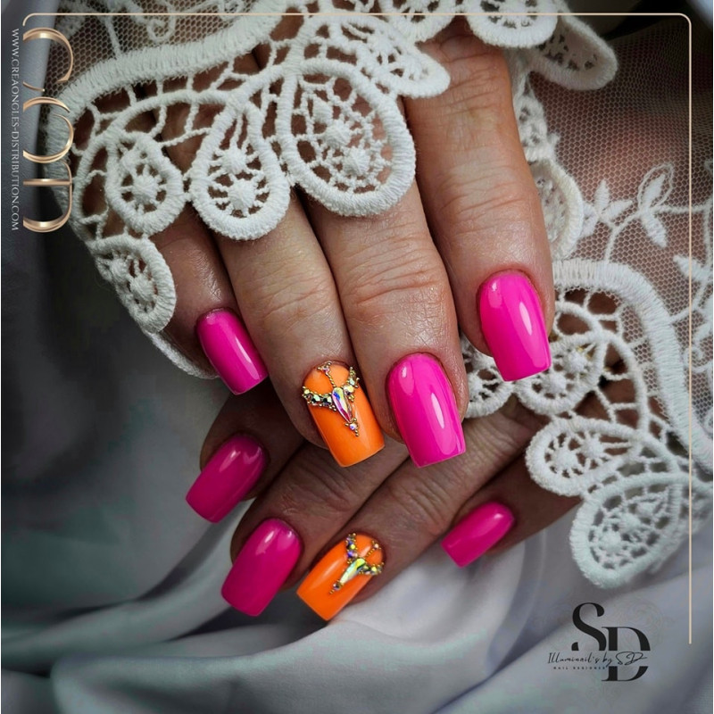 Square fait avec le Builder Color neon pink