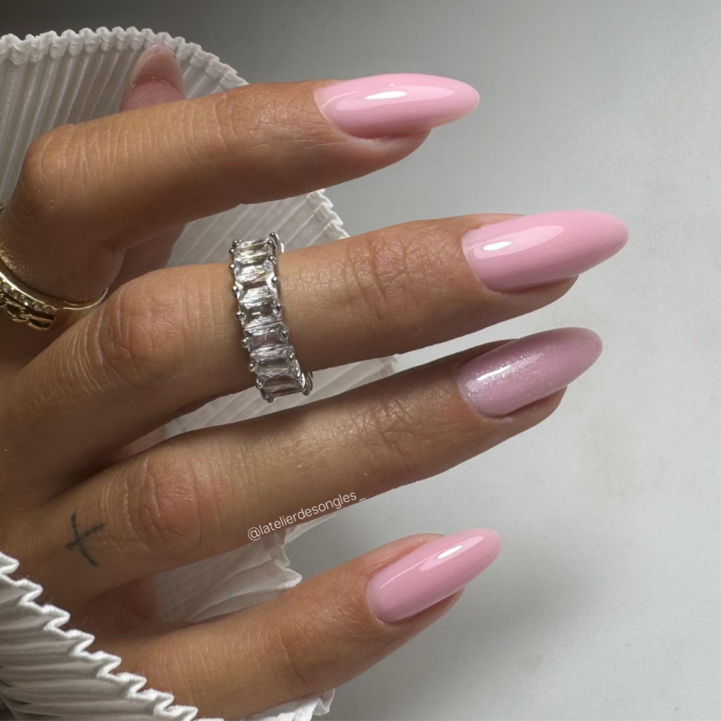 Pose avec le Pro Liquid Gel Blush