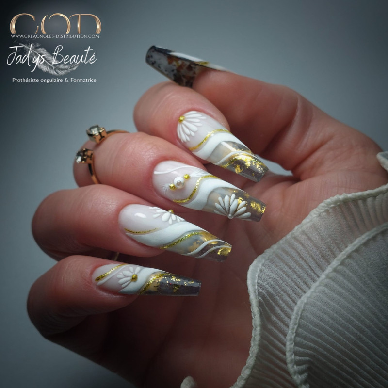 Amandes faites avec le My color Glass Black 