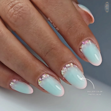 Pose ongles ovales avec le Builder Pastel Blue Pose ongles ovales avec le Builder Pastel Blue