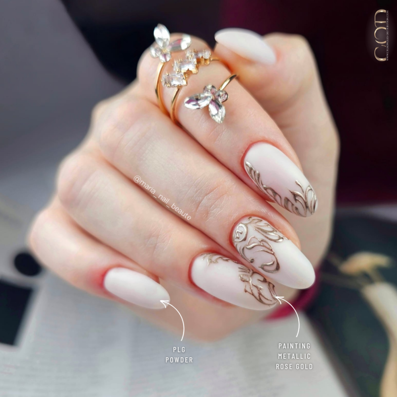 Pose en amandes avec le Pro Liquid Gel Powder et le Painting Metallic Rose Gold