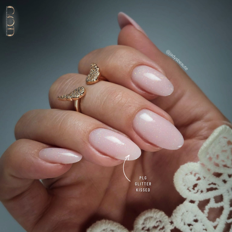 Pose avec le Pro Liquid Gel Glitter Rosy