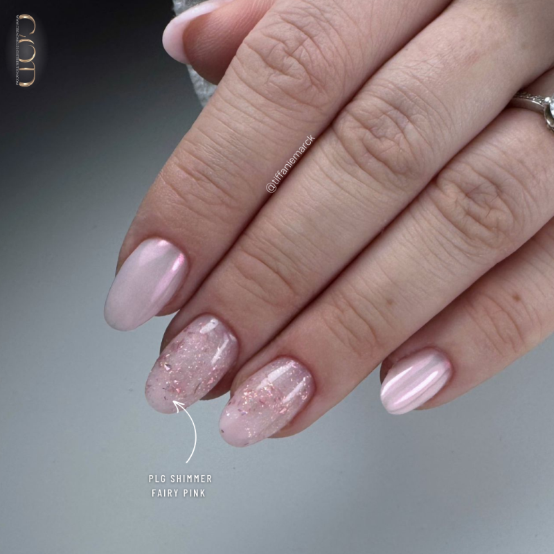 Pose avec le Pro Liquid Gel Shimmer Fairy Pink