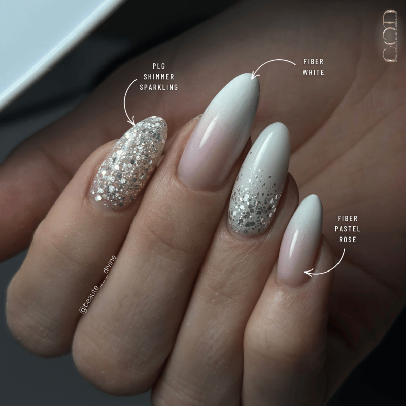 Pose en amande avec le Pro Liquid Gel Shimmer Sparkling, le Fiber Pastel Rose et White