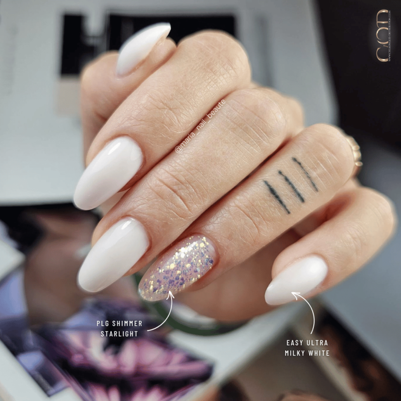 Pose en amande avec le Pro Liquid Gel Shimmer Starlight et le Easy Ultra Milky White