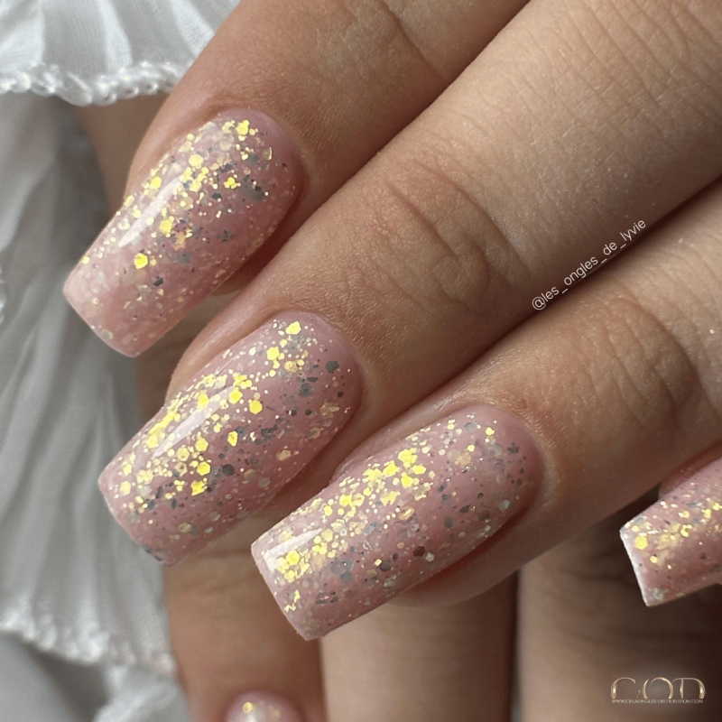 Pose carrée avec le Pro Liquid Gel Shimmer Nude